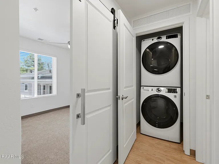 533 W Gurley St #5 — Photo 8