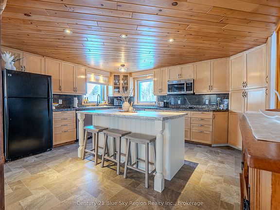 3rd image of 362 Derland Rd