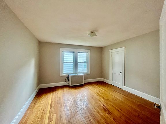 5th image of 129 Cottage St #1