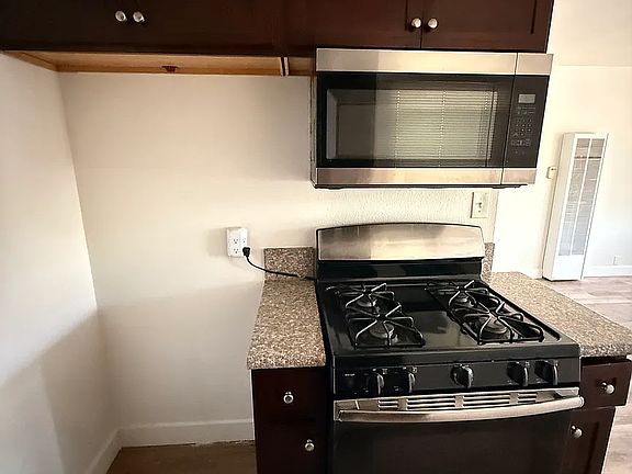 3rd image of 1318 N Sycamore St APT C