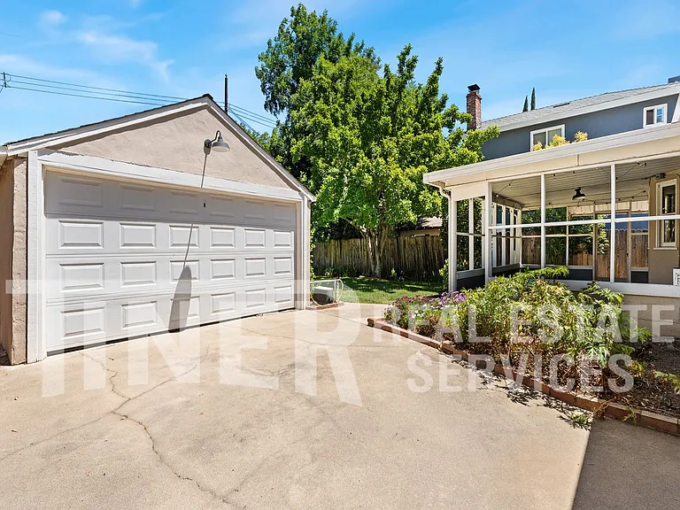 1067 Perkins Way — Photo 20