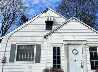 507 Berwick Rd S, Syracuse, NY 13208