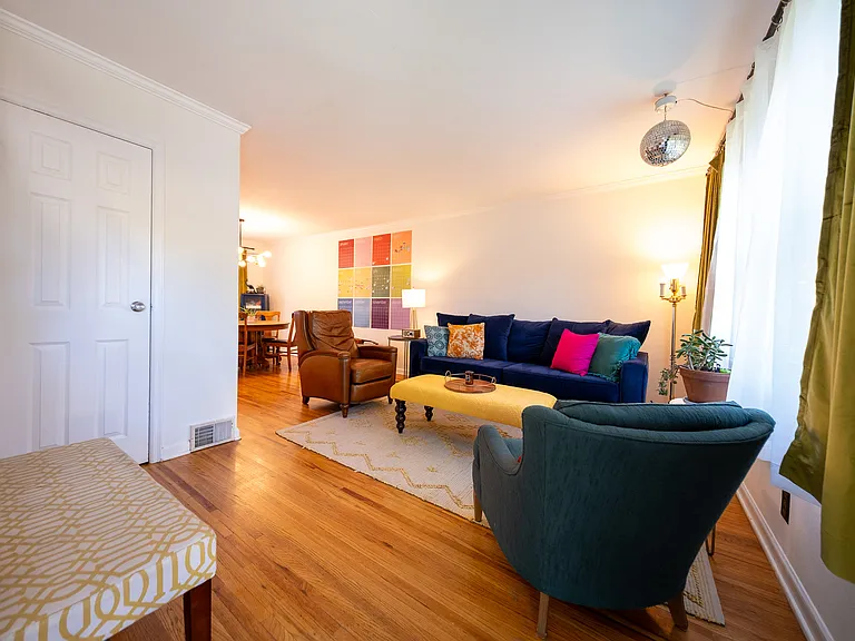 2050 Montreal Ave — Photo 3