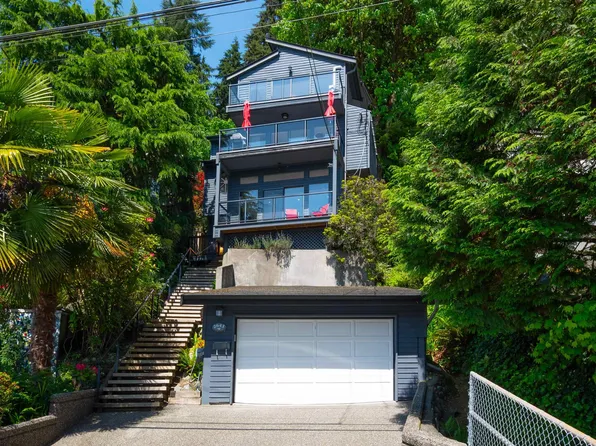 2643 Panorama Dr, North Vancouver, BC V7G 1V7