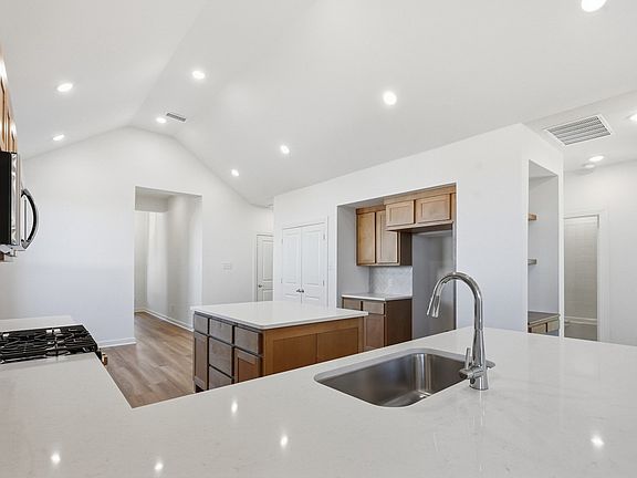 4th image of 3925 Bison Ln