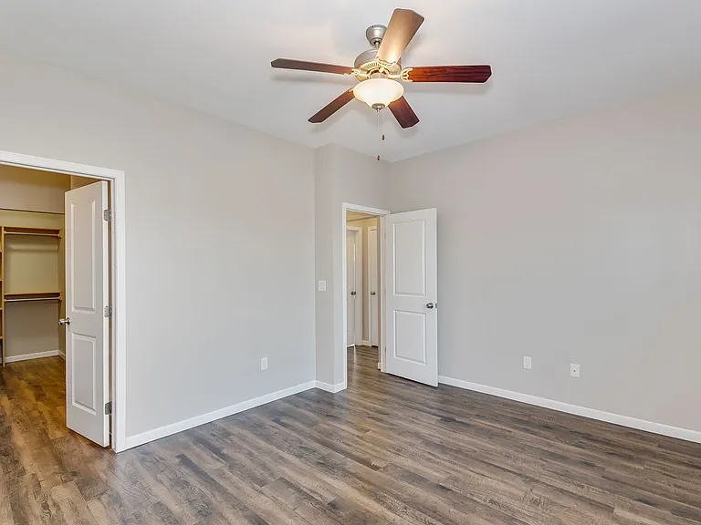 421 S Longbranch Dr — Photo 9
