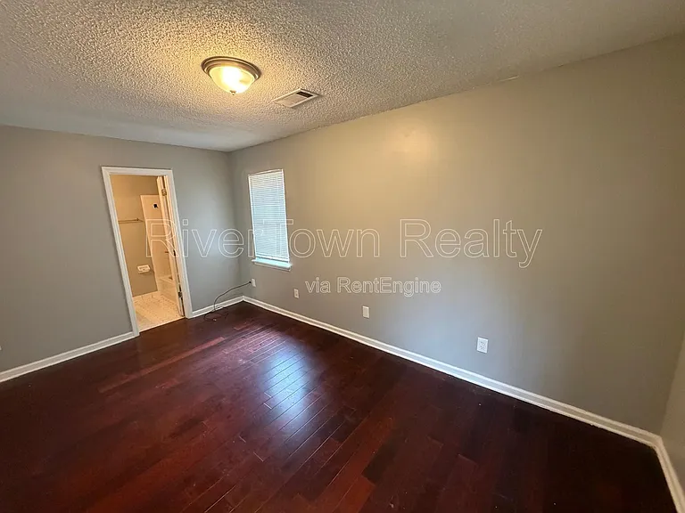 1375 Adelaide St — Photo 9