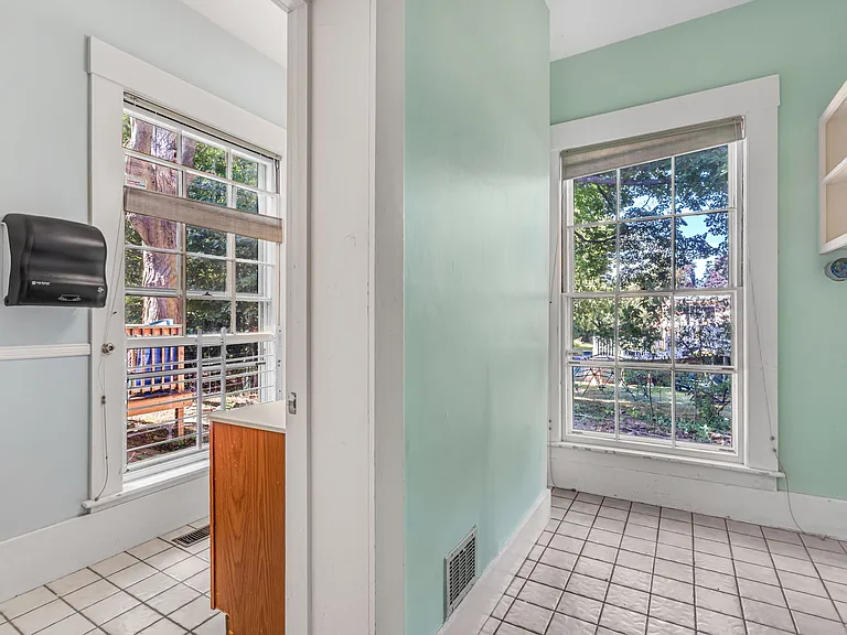 344 Lowell St — Photo 16
