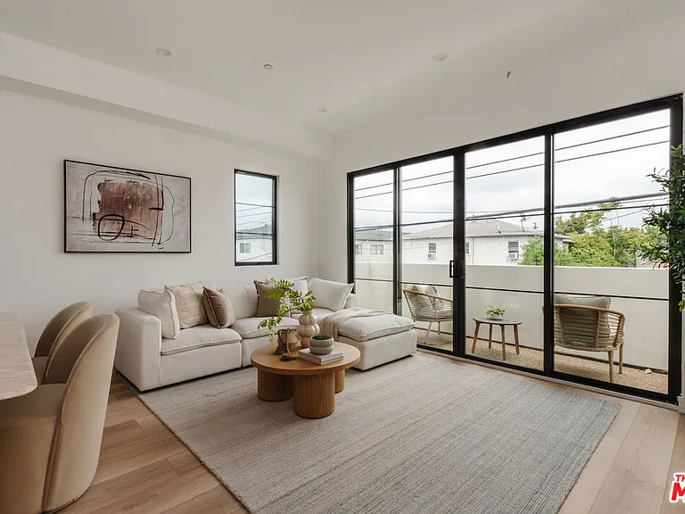 1952 1/2 S Garth Ave #1/2 — Photo 7