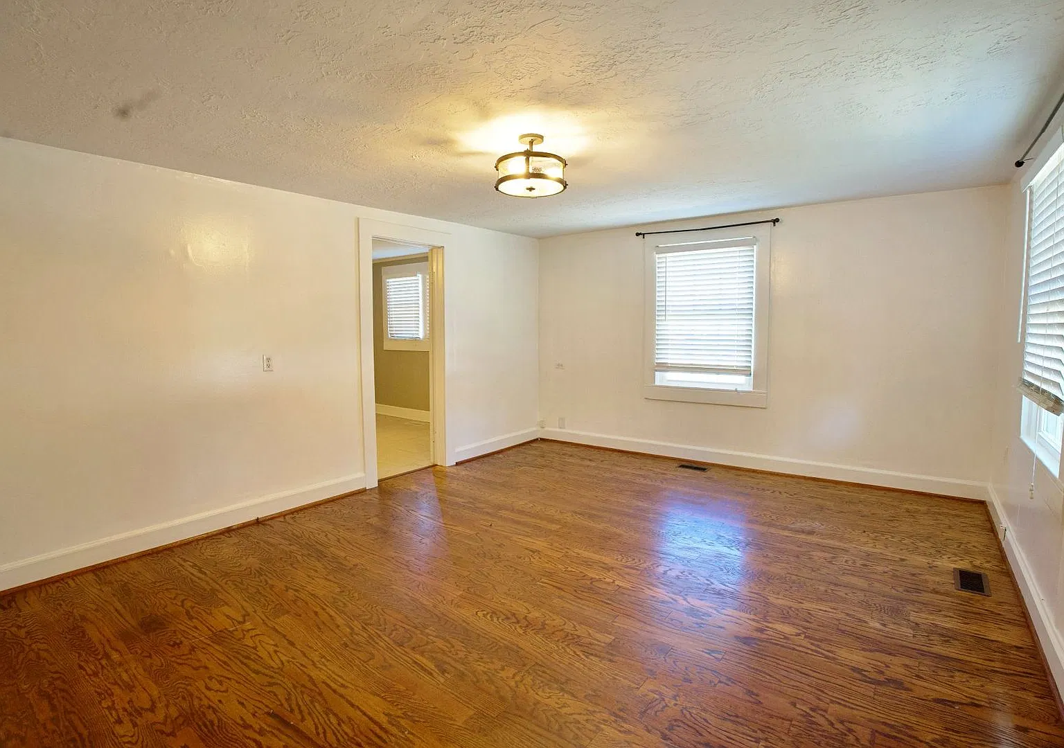 Great location. Fresh look. Affordable living near JSU! — Photo 2