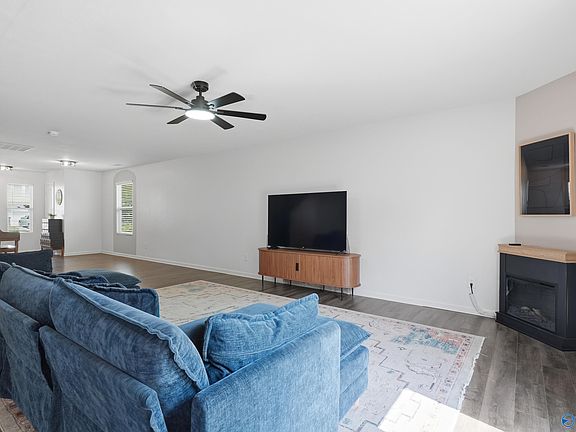 5th image of 111 Blackwell Ct