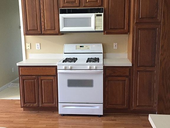 2nd image of 100 Whitehall Pl