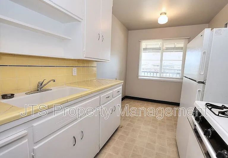 4439 V St #5 — Photo 24