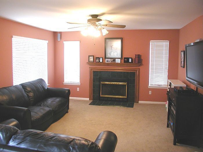 Living rm. w/Fireplace