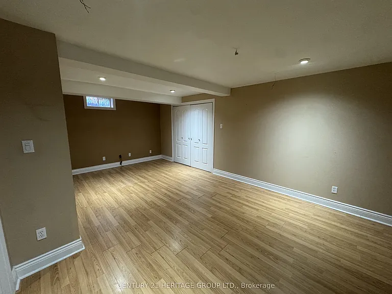 82 Kenwell Cres — Photo 15