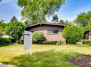 386 Leslie Ln, Wheeling, IL 60090