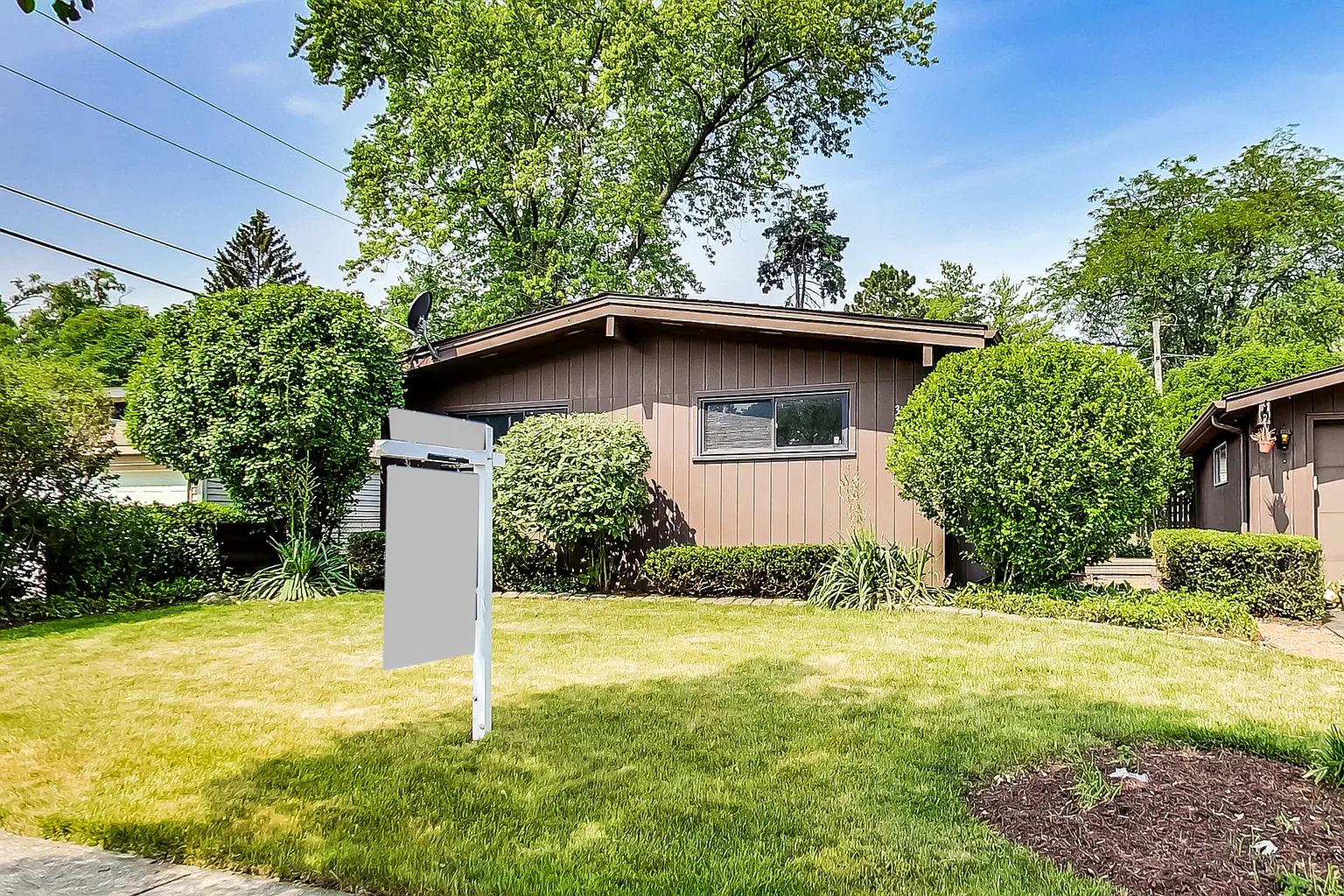 386 Leslie Ln photo 1