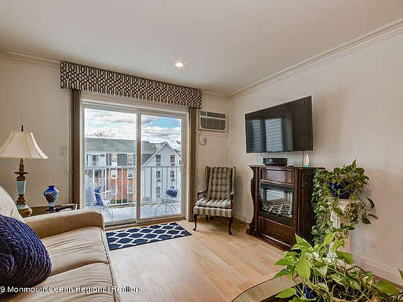 5th image of 65 Whitefield Ave #328