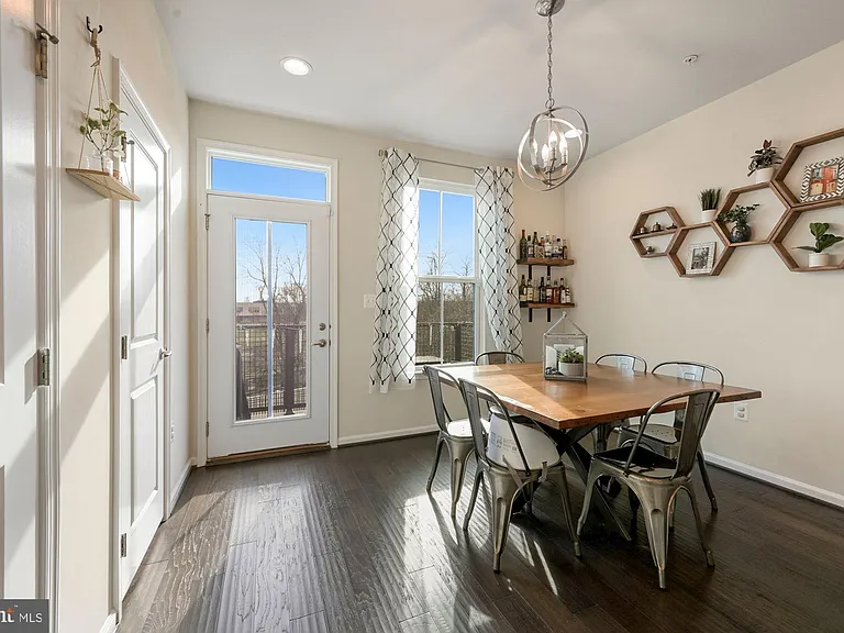 6106 Chronicle St — Photo 11