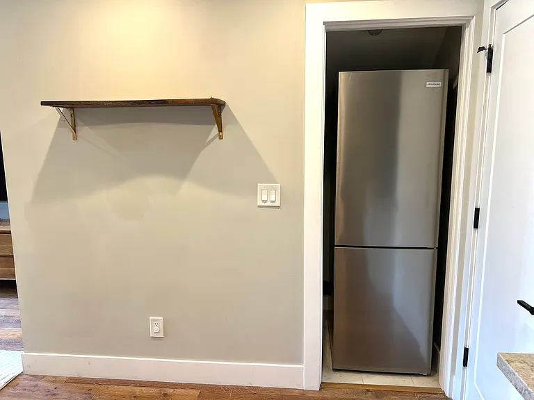 2111 Edinburg Ave — Photo 10