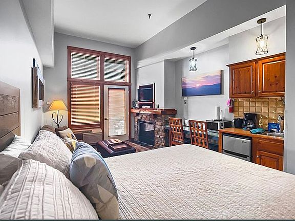 2nd image of 420 Highland House