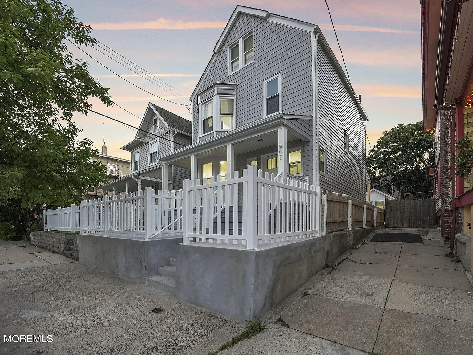 905 Emory St — Photo 1