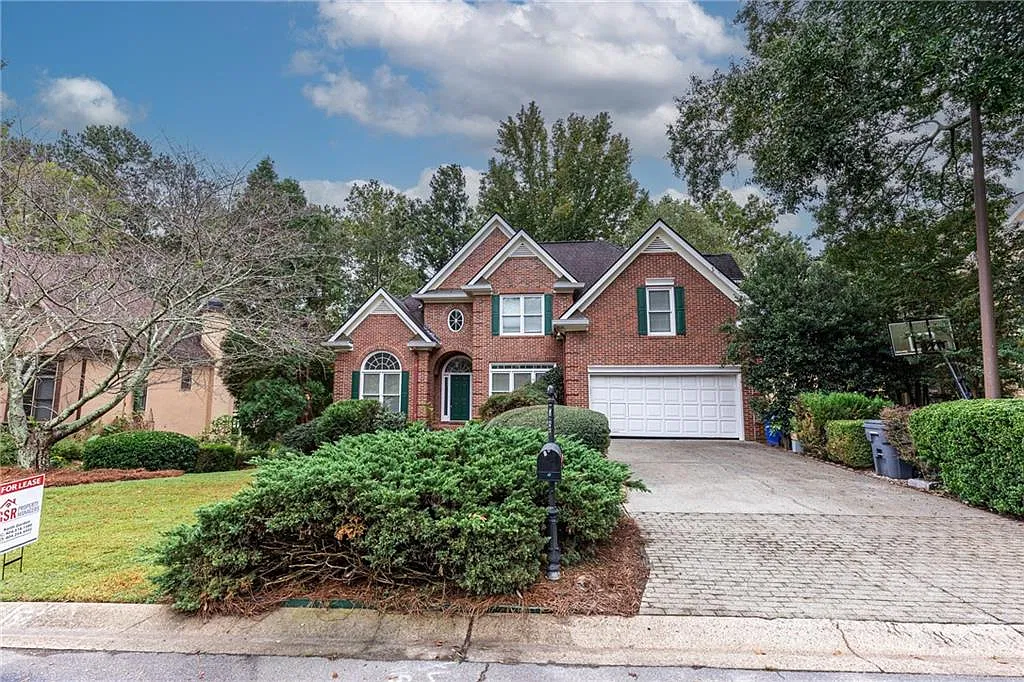 6 bed, 4.5 bath, 4036 sqft, $5,200 — Photo 1