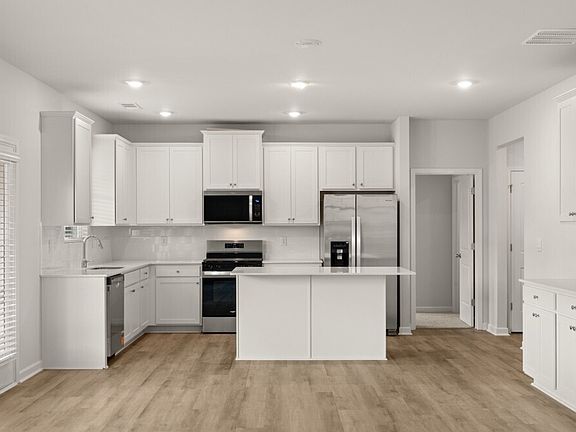 5th image of 361 Grandview Dr
