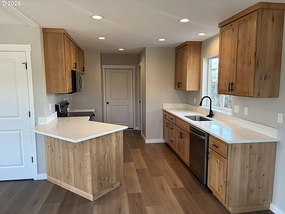 3rd image of 1001 NW Kindness Ct