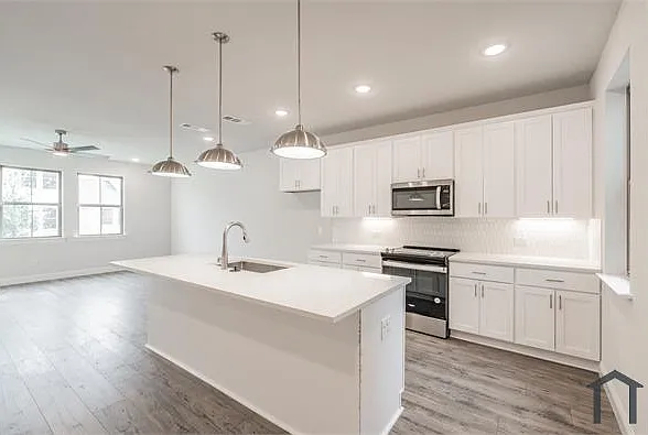 9709 Thorncrown Ln — Photo 29