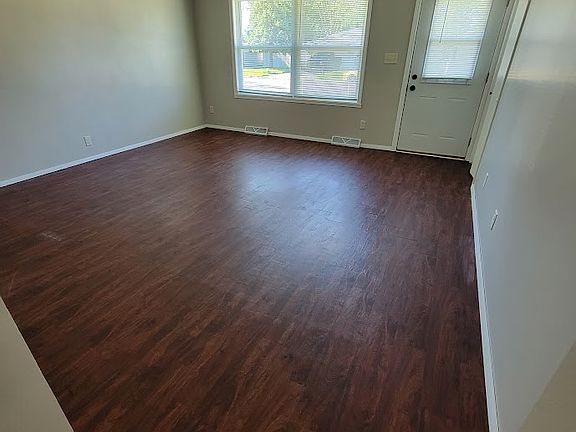 4th image of 1002 Airport Rd #1