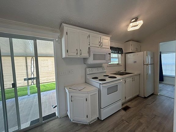 2nd image of 537 Carefree Dr