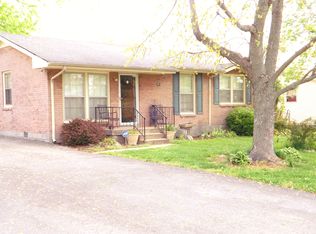 813 M S Couts Blvd, Springfield, TN 37172