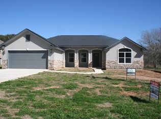 1710 6th St, Floresville, TX 78114