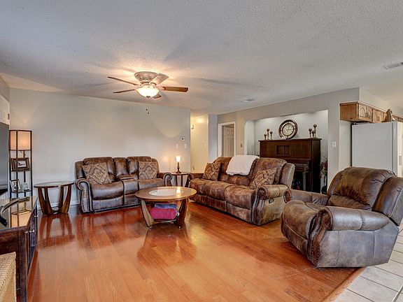 3rd image of 157 Plantation Dr