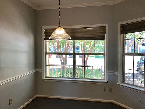5th image of 713 S Lake Cir