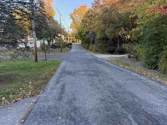 Exterior Neighborhood (street photo)