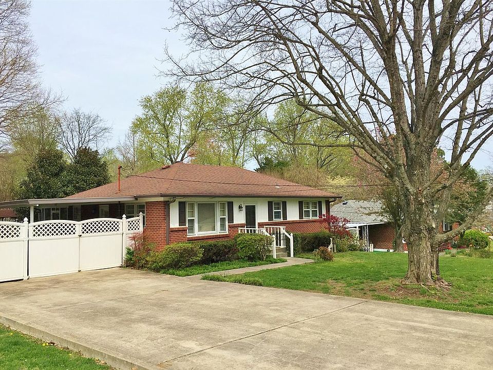1st image of 2834 Lakeland Dr