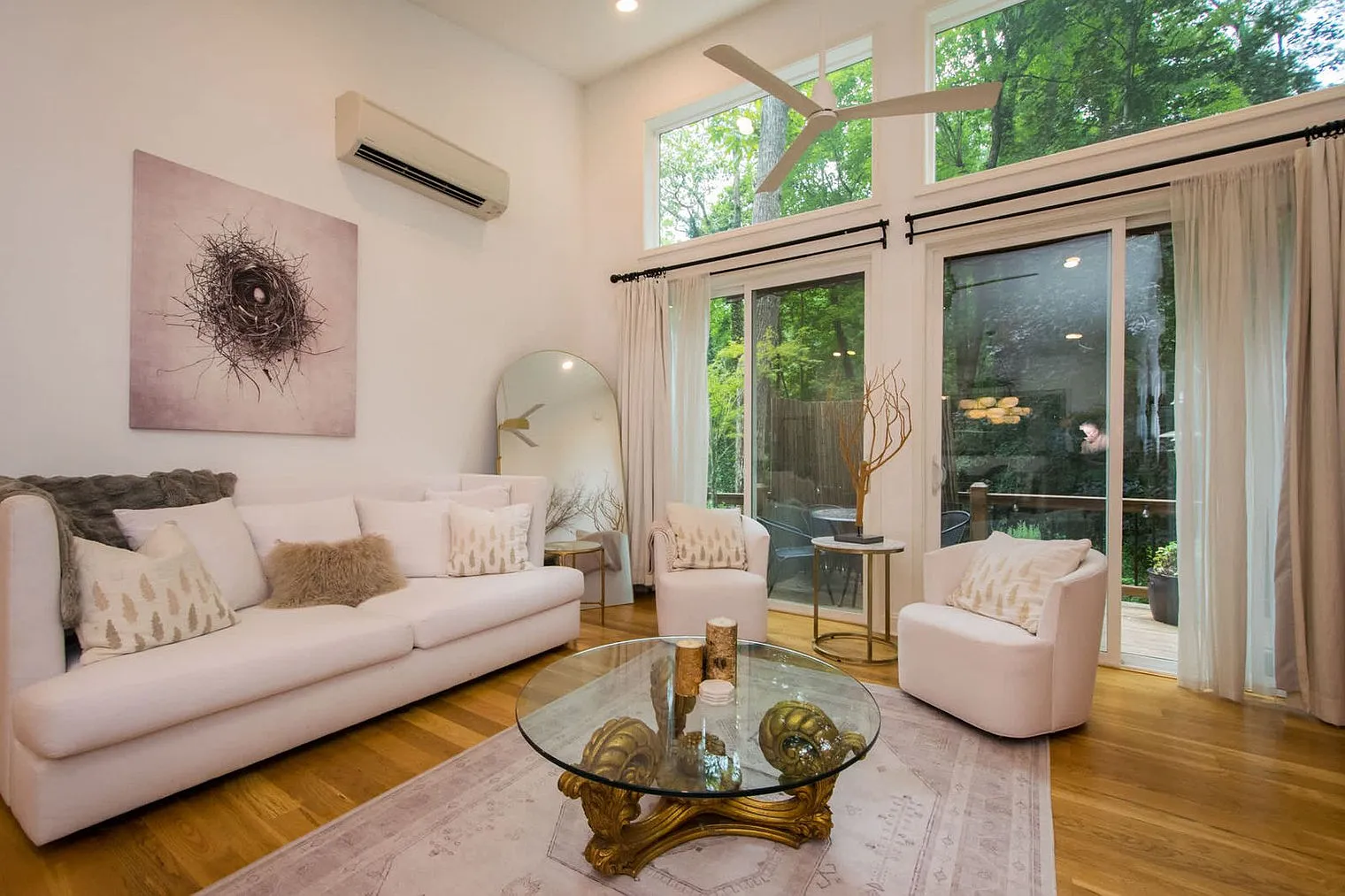 2 bed, 1.0 bath, 796 sqft, $4,200 — Photo 1