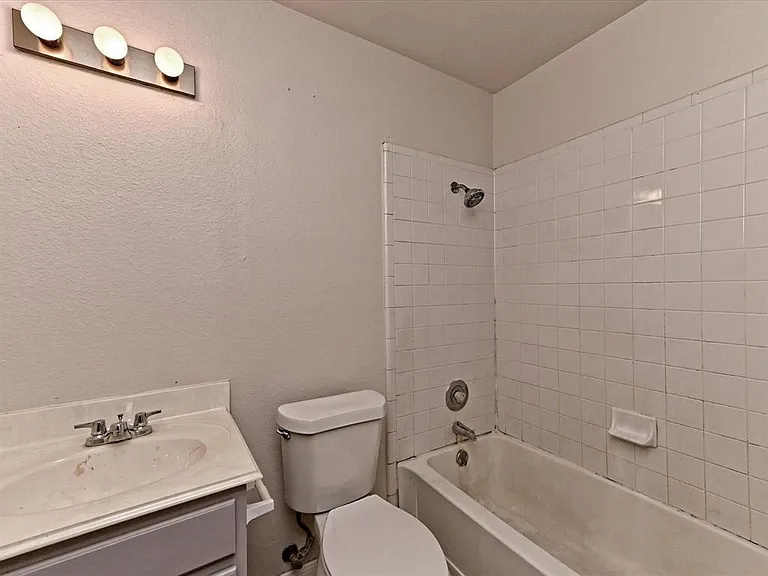 14700 Menifee St — Photo 21