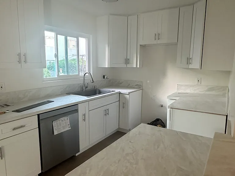 1724 Barry Ave #9 — Photo 1