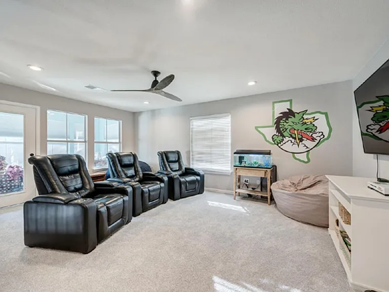 2718 View Mdw — Photo 10