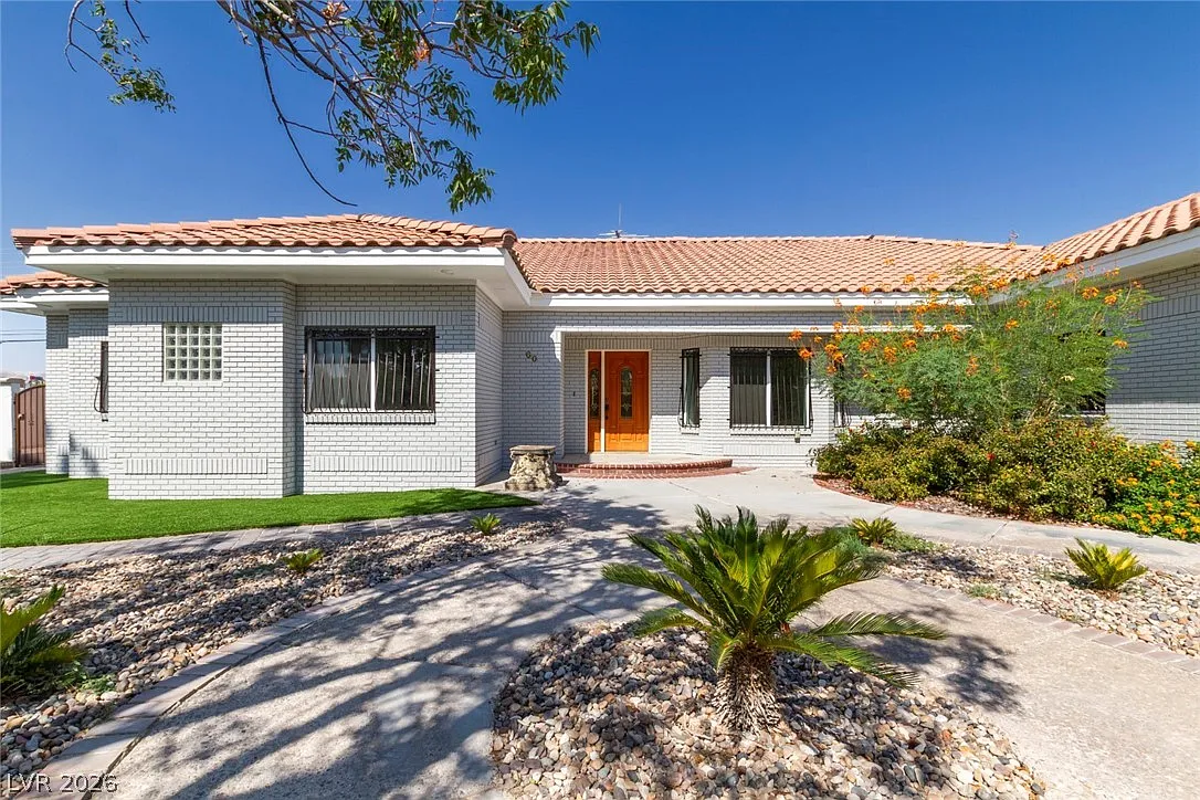 5 bed, 5.0 bath, 3623 sqft, $5,900 — Photo 3