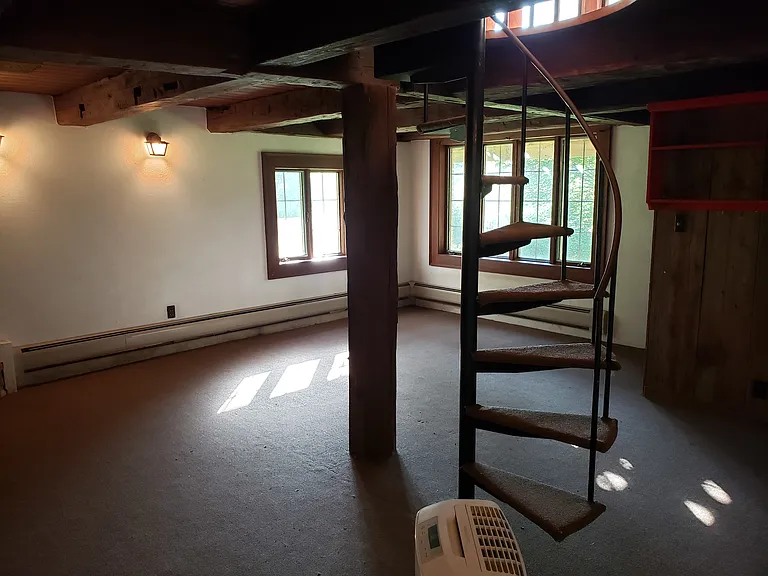 190 Goeltz Rd — Photo 5