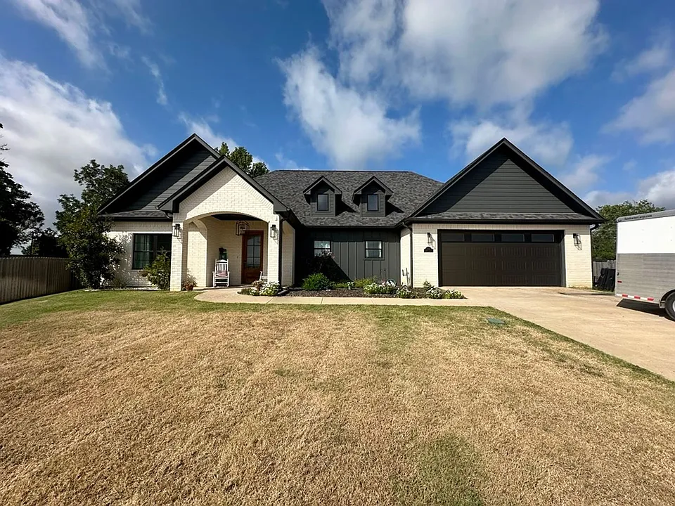 15849 Avery Ln