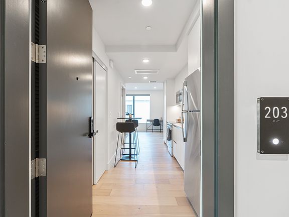 3rd image of 5751 Lexington Ave #204