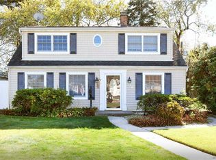 46 Pebble Ln, Levittown, NY 11756
