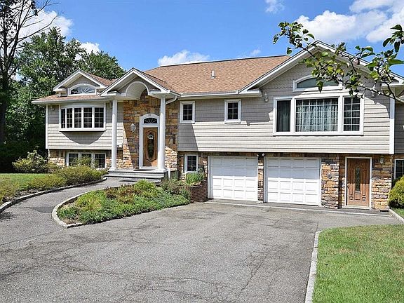 2nd image of 10 Jeffrey Ln