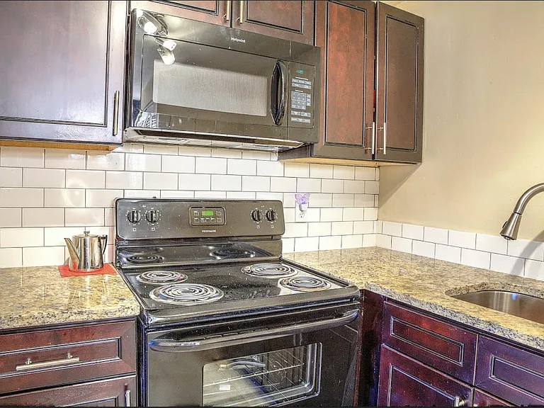 5592 Pershing Ave #32 — Photo 2