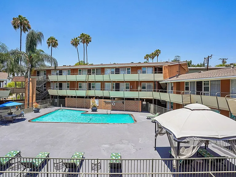 Terraces at South Pasadena Apartments — Photo 33